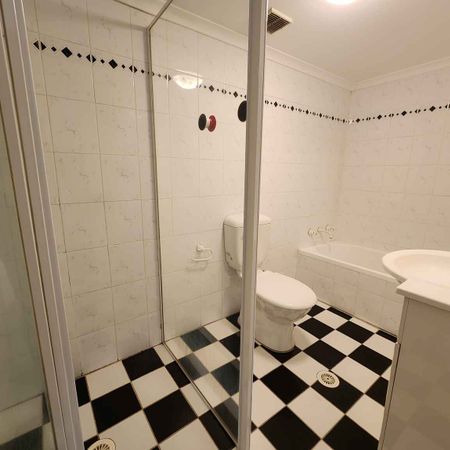 Modern One-Bedroom Apartment in Prime Burwood Location - Photo 3