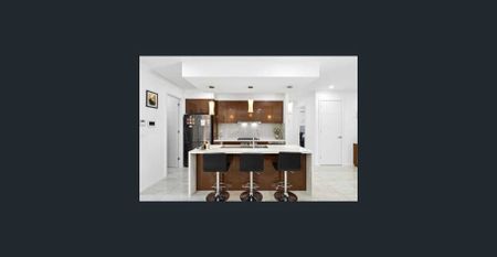 Spacious 5-Bedroom Family Home in a Prime Bradbury Location ! - Photo 4