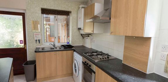 6-Bed Student Pad | Super Close to Warwick Uni Room 4 - Photo 2