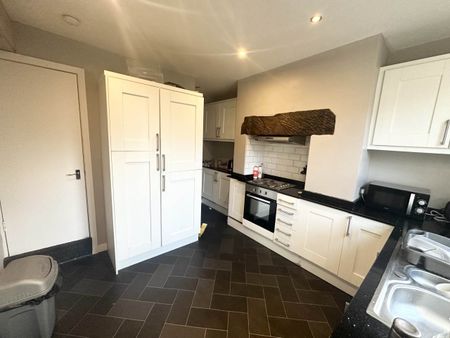 St Ann's Mount (room 4), Burley, Leeds - Photo 5