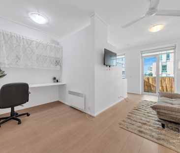 Spacious Living in the heart of Carlton! ***Furnished*** - Photo 1