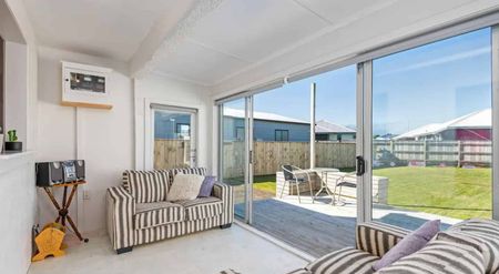 Enjoy sea breezes on Seabury Ave! - Photo 5