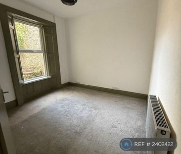 4 bedroom end of terrace house to rent - Photo 3