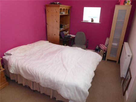 3 bedroom end of terrace house to rent - Photo 4