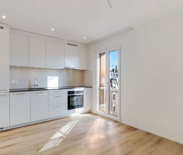 Stylish attic apartment in new construction - Photo 2