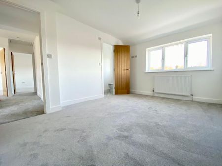 Semi Detached House - Photo 5