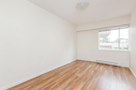 Royal Arms - Photo 5