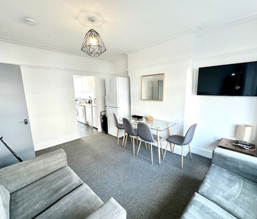 Room in a Shared House, Elmsthorpe Avenue, NG7 - Photo 3