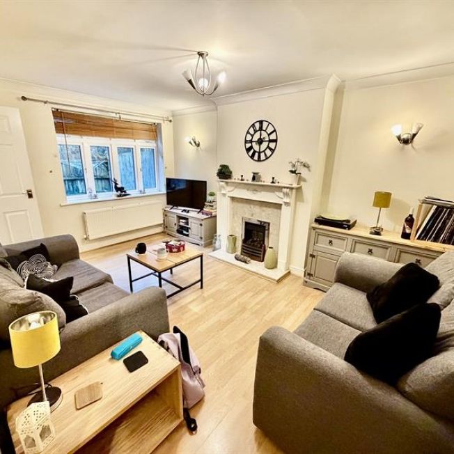 2 Bedroom Apartment To Let - Photo 1