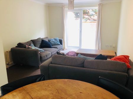 4 Bed End Terrace, Berkeley Close, SO15 - Photo 2