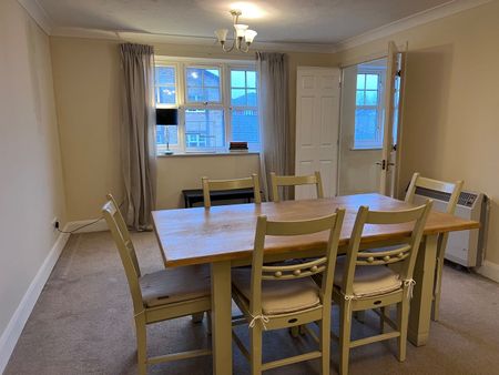 3 Bed Flat, Princes Place, LU2 - Photo 2