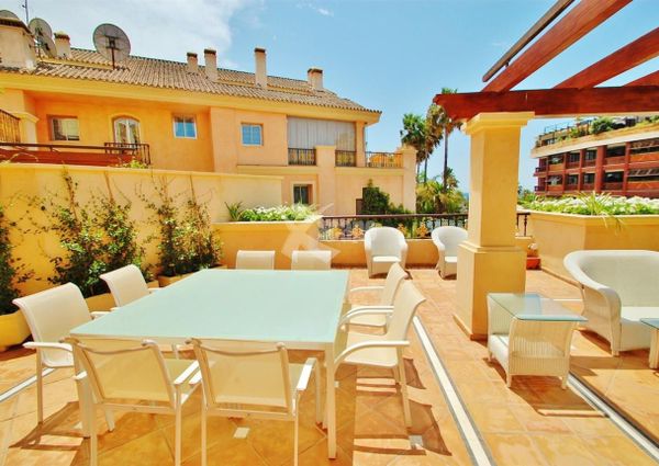 Stunning modern apartment with sea views in Puerto Banus