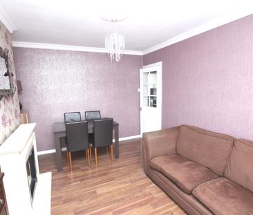 2 bedroom Maisonette to let - Photo 5