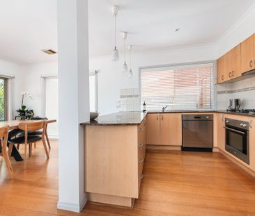 Spacious Family Townhouse in Superb Mitcham Location - Photo 5