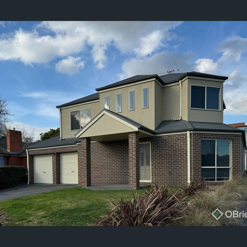 1/15 Evan Street, Berwick, Vic 3806 - Photo 1