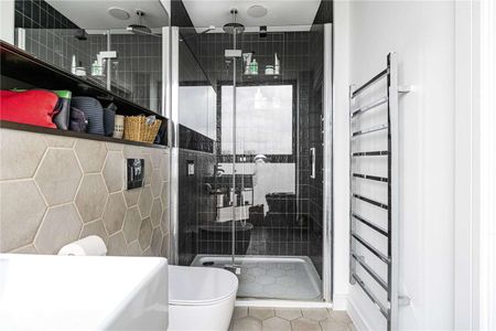 Spectacular two bedroom apartment with a south facing terrace. - Photo 2