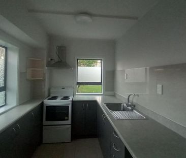 Freshly renovated 2 bedrooms - Photo 3