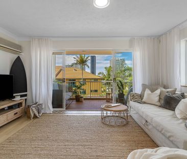 BEACHSIDE UNIT COOLANGATTA - Photo 2