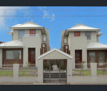 Modern Two Level Townhouse in a Prime Preston Location - Photo 2