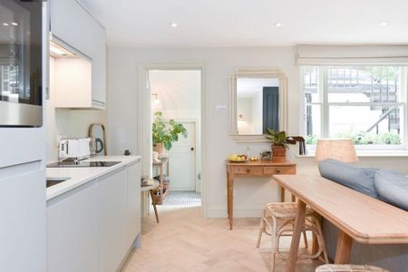 Studio Flat, Kensington Gardens Square, W2 - Photo 5