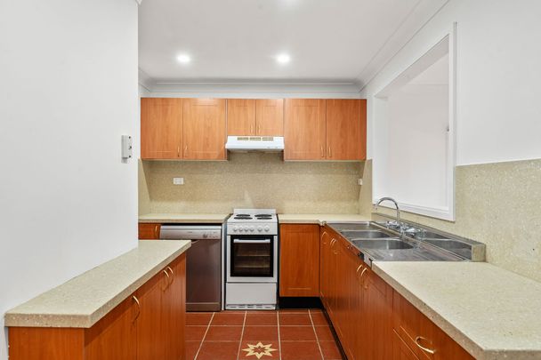 56 The Broadwaters , - Photo 1