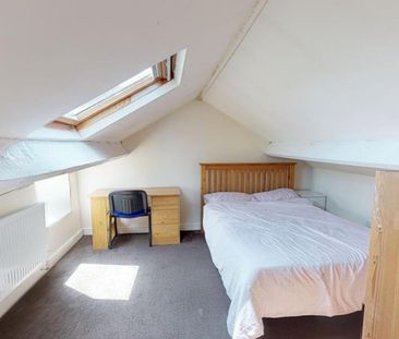 4 bedroom terraced house to rent - Photo 5
