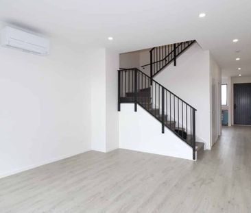 Stylish Home With 3 Bedroom In Flat Bush - Photo 3