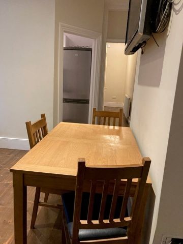 3 Bed Flat, Latchmere Road, SW11 - Photo 2