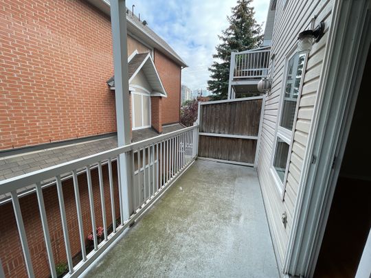 525 Lisgar unit 11, 2 bedrooms 2 bathroom Terrace Home - Photo 1
