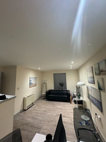 2 Bed Flat, Jackson Crescent, M15 - Photo 2