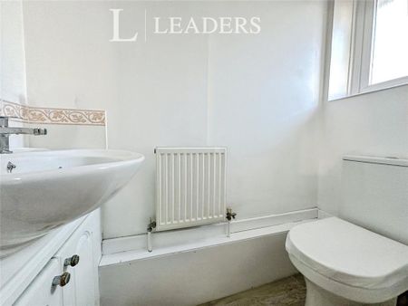 3 bedroom terraced house to rent - Photo 2