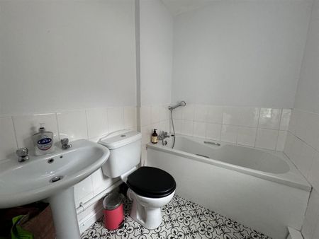 3 bedroom terraced house to rent - Photo 4