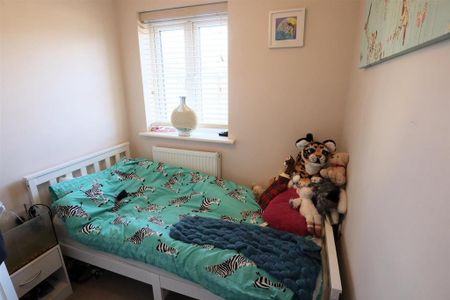 3 bedroom end of terrace house to rent - Photo 4