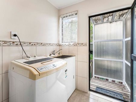 Charming 3BR Home in Massey! - Photo 3