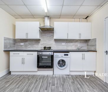 3 bedroom flat to rent - Photo 2