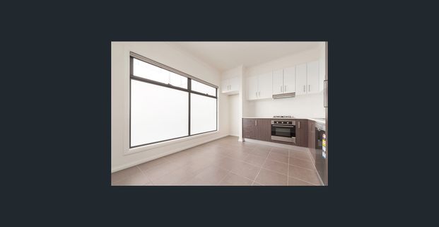 Stylish Townhouse in A1 Location ! - Photo 1