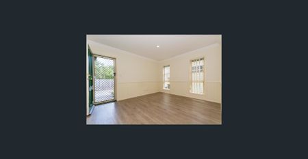 Freestanding Townhouse in an Unbeatable Clayfield Location - Photo 2