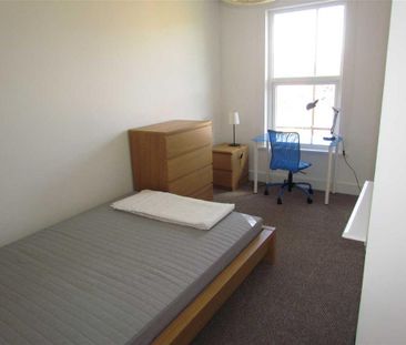 4 bedroom terraced house to rent - Photo 2