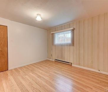 Maison de plain-pied - 2778 Rue Bourgogne - Photo 2