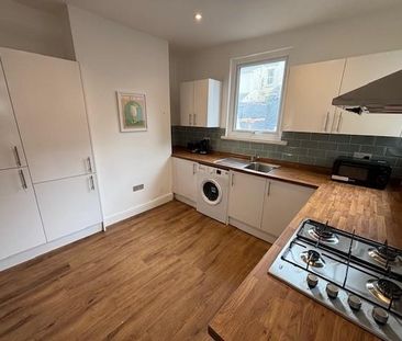 4 bedroom terraced house to rent - Photo 4