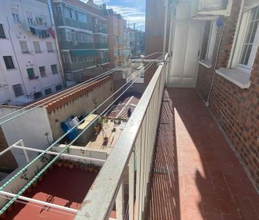 Room in a shared 4-bedroom apartment for rent in Entrevías, professionals and students only. - Photo 2