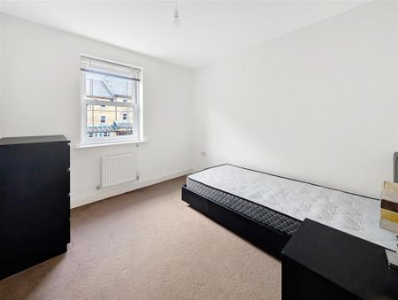 4 bedroom terraced house to rent - Photo 5
