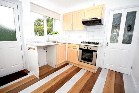 2 bedroom semi-detached bungalow to rent - Photo 2