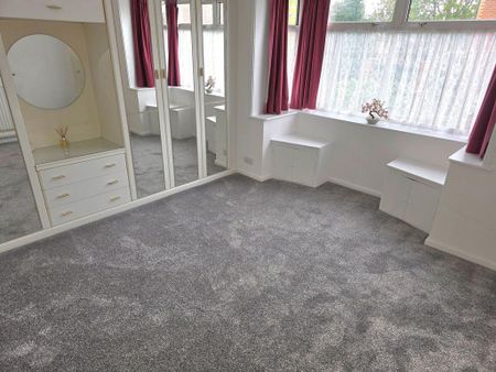 3 bedroom semi-detached bungalow to rent - Photo 4