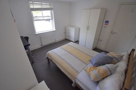 6 Bed Terraced House, Donnington Road, RG1 - Photo 2