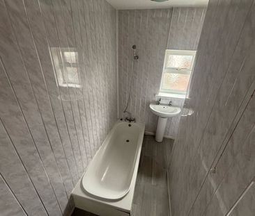 2 bed Terraced - To Let - Photo 4