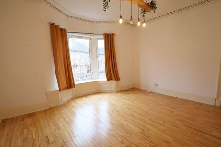 3 Bed, Flat - Photo 3