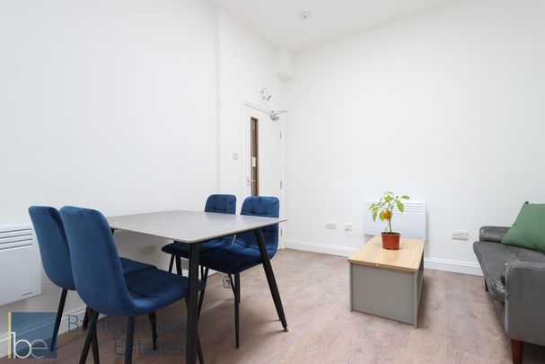 1 bedroom in a house share to rent - Photo 1