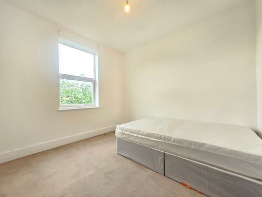 3 Bed Flat, Cassland Road, E9 - Photo 1