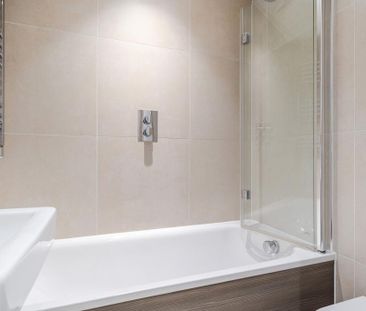 2 bedroom flat to rent - Photo 2
